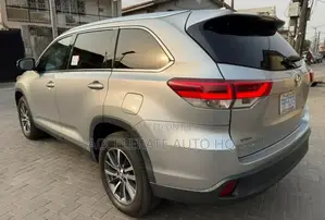 Toyota Highlander XLE 2019 Silver