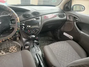Ford Focus 2000 Gold
