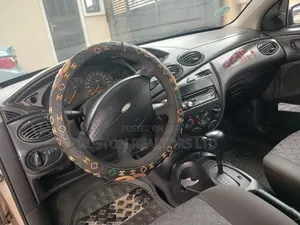 Ford Focus 2000 Gold
