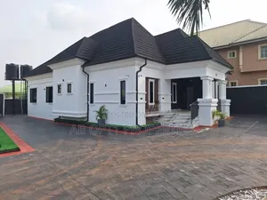 4bdrm Bungalow in Benin City for sale