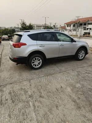 Toyota RAV4 XLE 4dr SUV (2.5L 4cyl 6A) 2014 Silver
