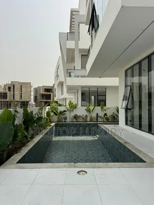 5bdrm Mansion in Osapa london for sale
