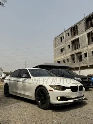 BMW 320i Sedan RWD 2013 White