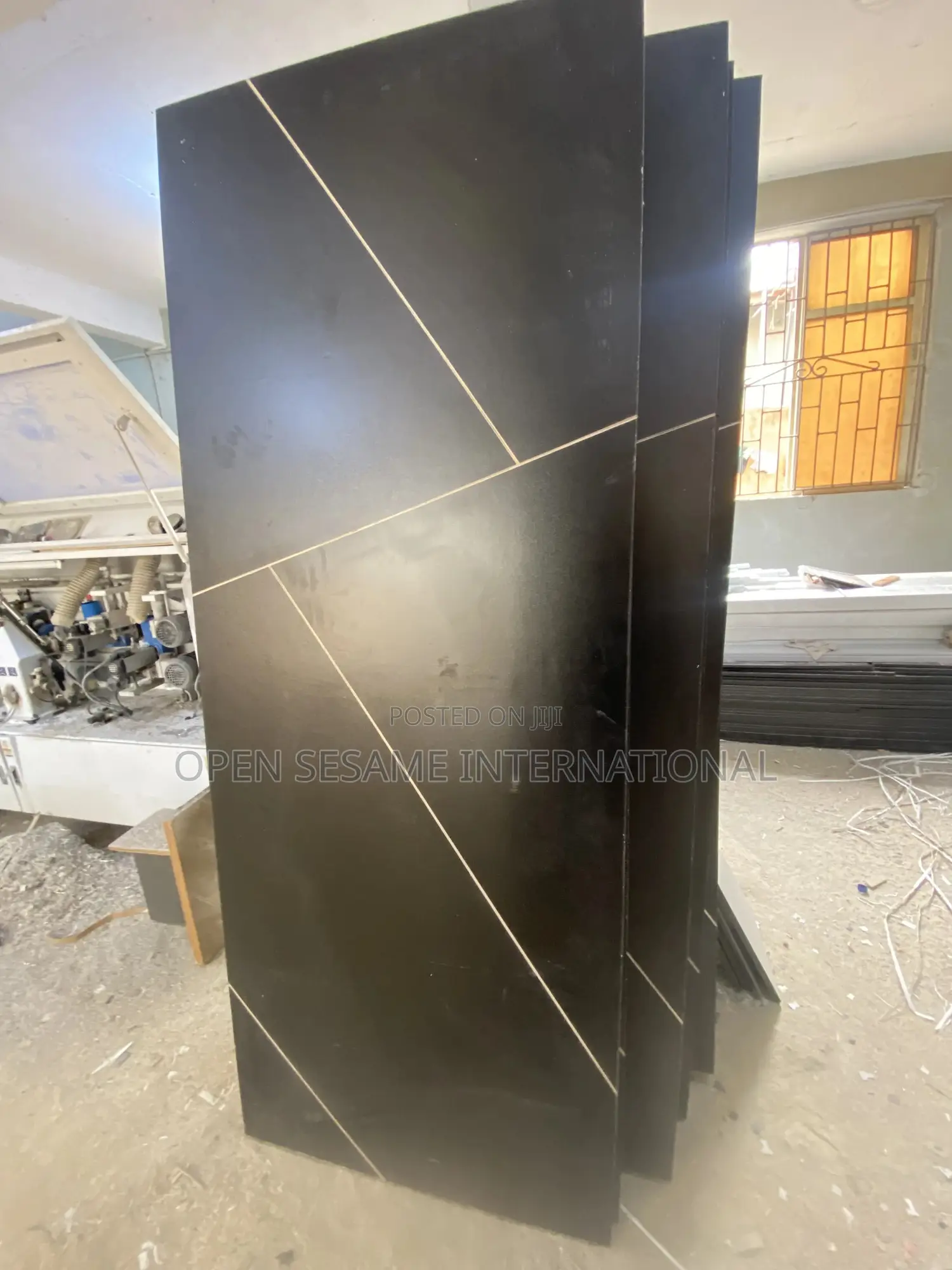 HDF Door With Thin Grooves