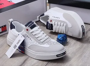 Tommy Lace-Up Sneakers