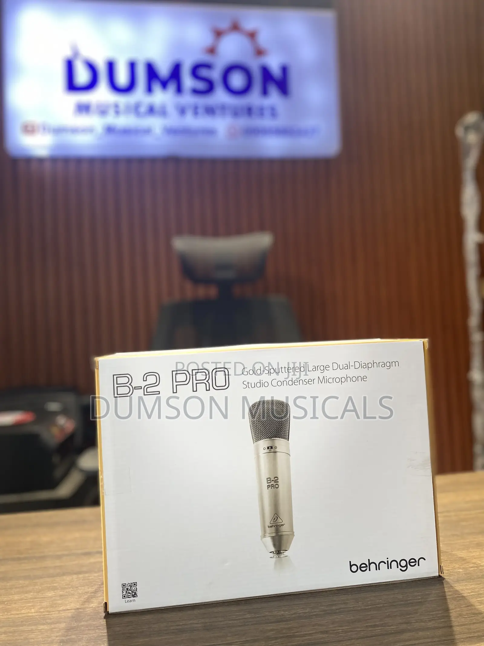 Behringer B-2 Pro Studio Condenser Mic Gold-Sputtered Large Dual-