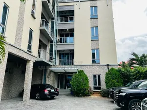3bdrm Block of Flats in Lekki Phase 1 for rent