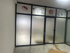 Aluminium Office Partition With 5mm Plain Glass