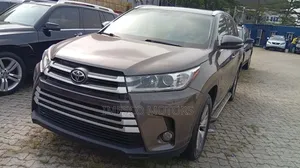 Toyota Highlander XLE 4dr SUV AWD (3.5L 6cyl 6A) 2015 Gray