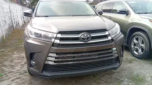Toyota Highlander XLE 4dr SUV AWD (3.5L 6cyl 6A) 2015 Gray