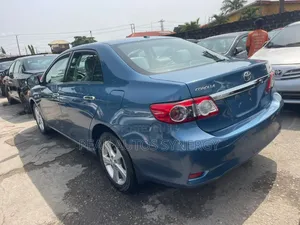 Toyota Corolla LE Special Edition 4dr Sedan (1.8L 4cyl 4A) 2013 Blue
