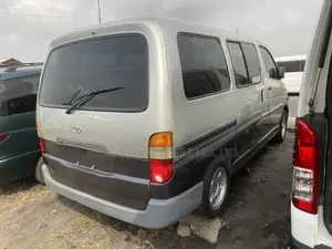 Toyota HiAce 2005 Grey