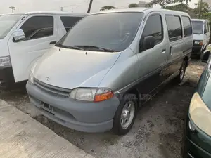 Toyota HiAce 2005 Grey