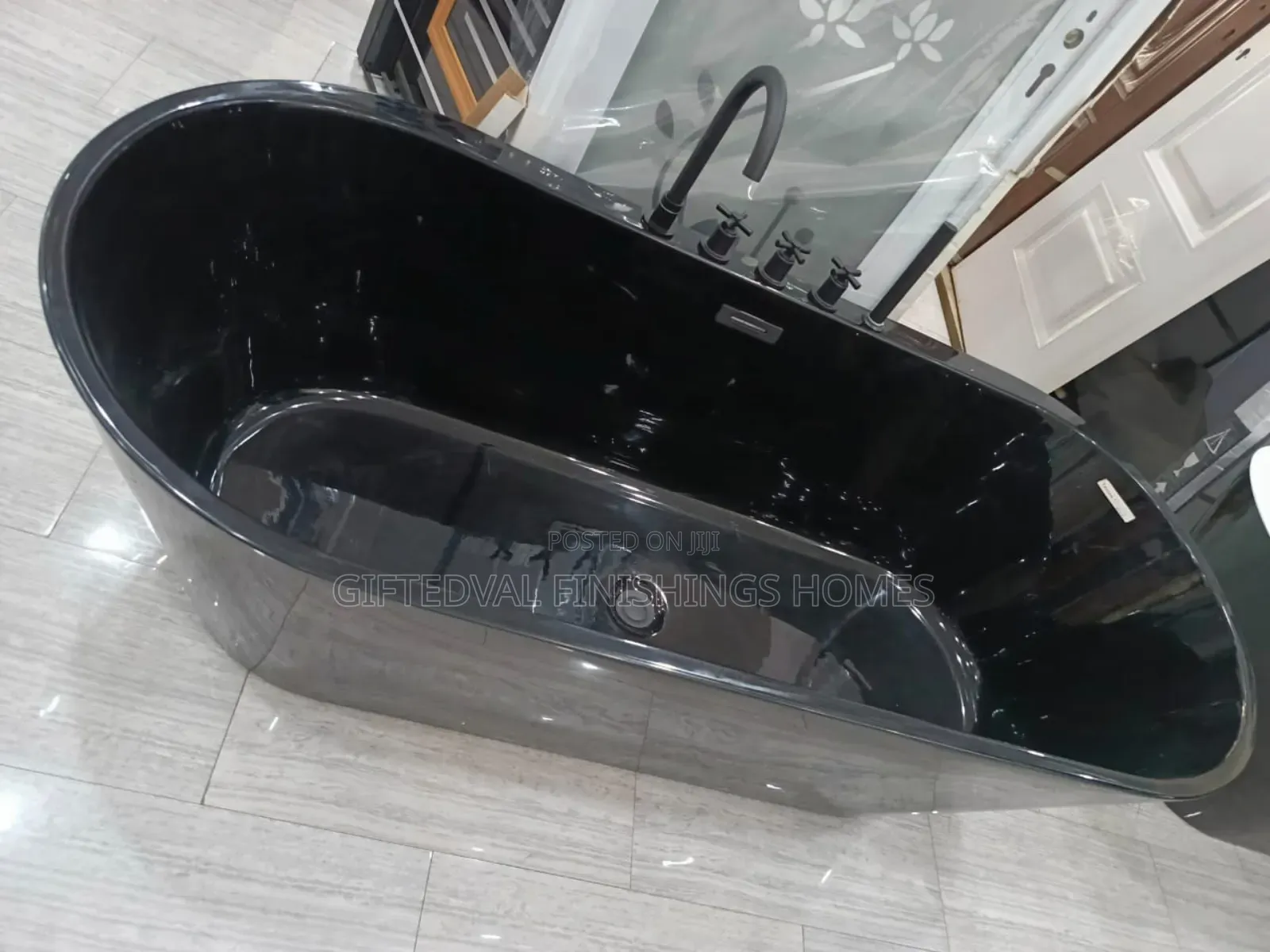 High-Quality Black and White Acrylic Bathtub