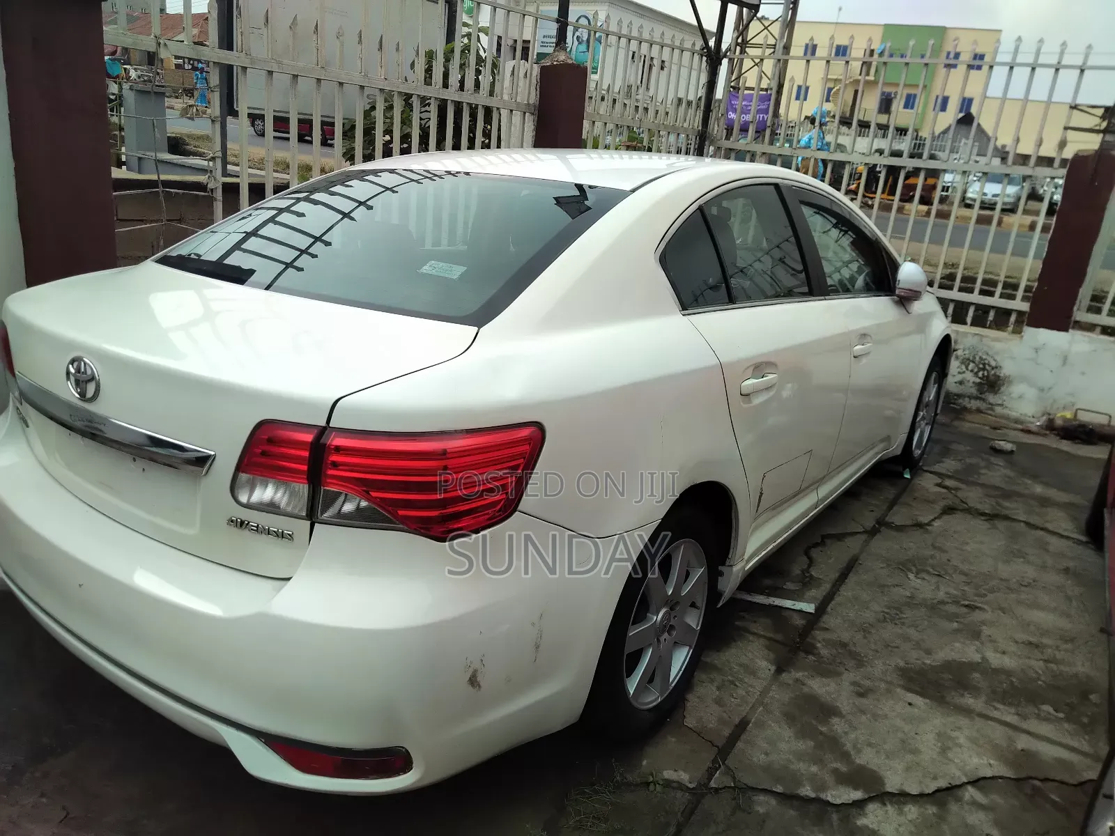 Toyota Avensis 2013 White