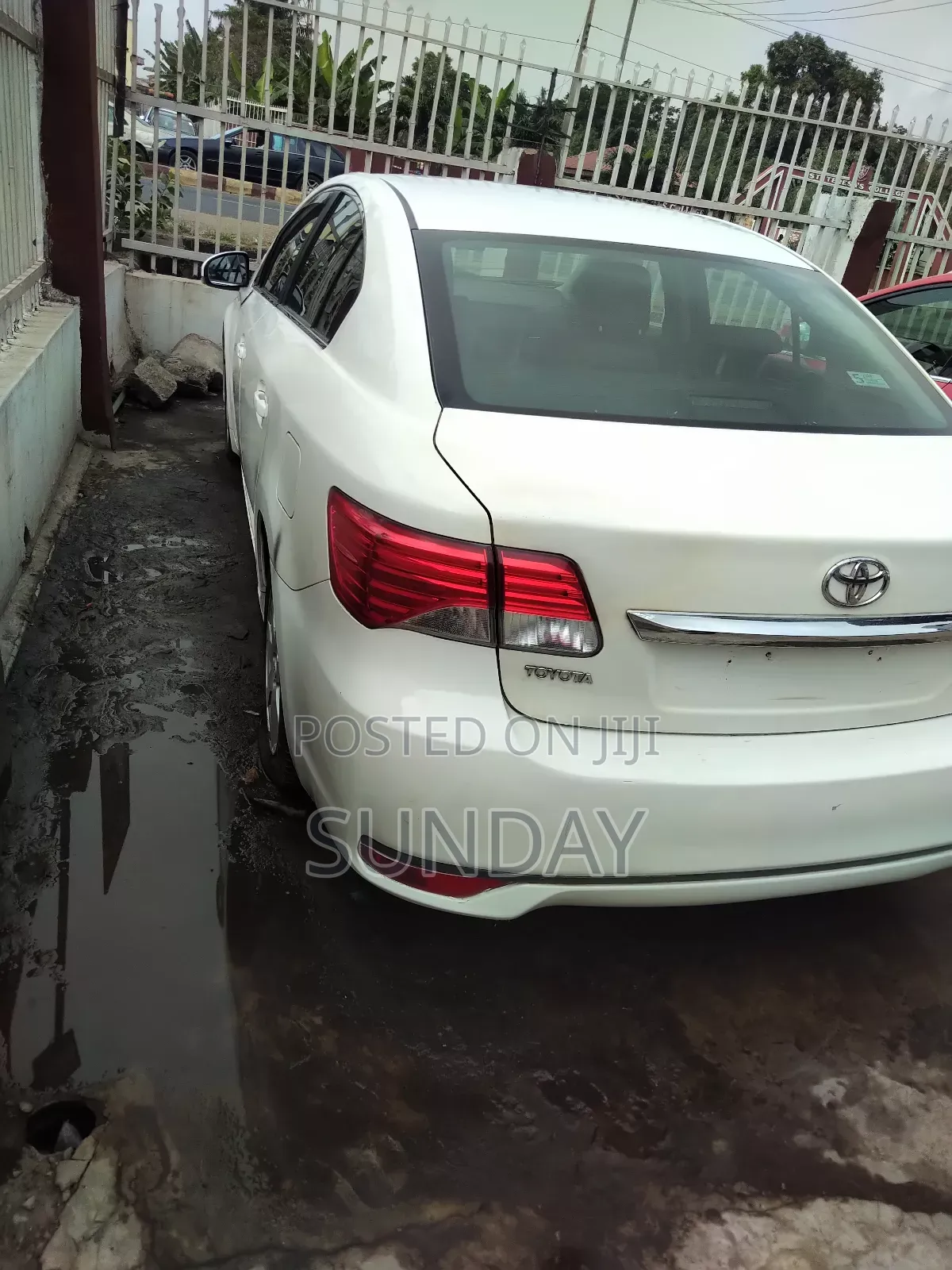 Toyota Avensis 2013 White