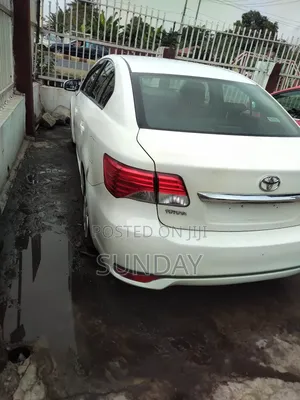 Toyota Avensis 2013 White