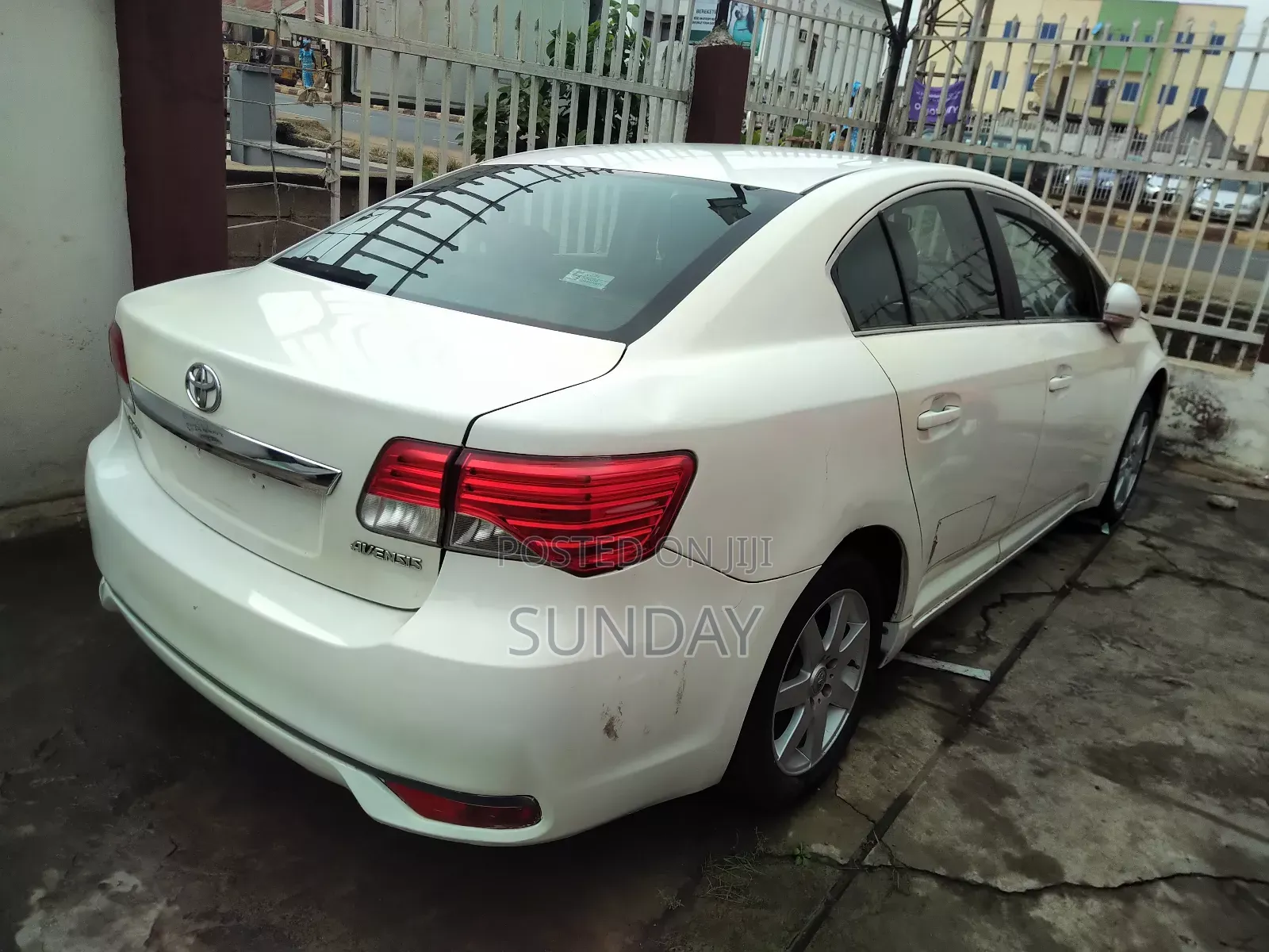 Toyota Avensis 2013 White