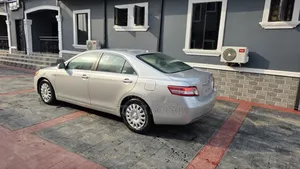 Toyota Camry LE 4dr Sedan (2.5L 4cyl 6A) 2011 Silver