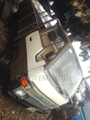 Toyota Dyna 100 Normal Hand Petrol Truck