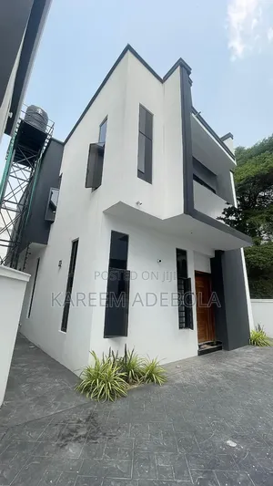 4bdrm Duplex in Chevron for sale