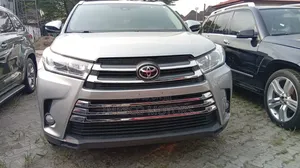 Toyota Highlander XLE 4x4 V6 (3.5L 6cyl 8A) 2017 Silver
