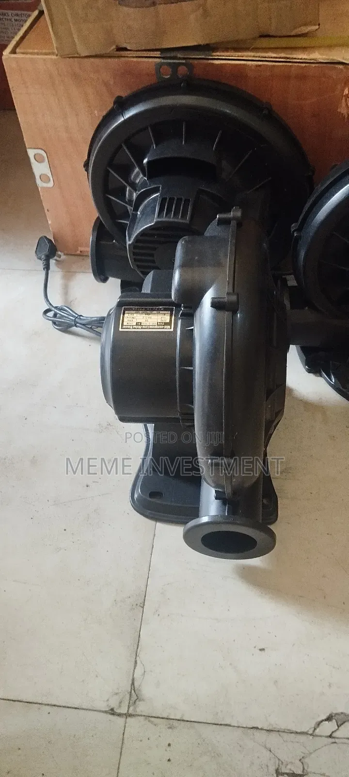 Mid-Compress Low-Noise Blower