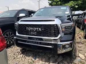 Toyota Sequoia Platinum 4dr SUV (5.7L 8cyl 6A) 2015 Black