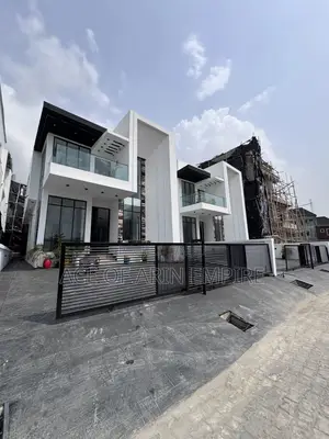 5bdrm Duplex in Chevron for sale