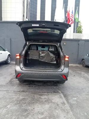 Toyota Highlander XLE 2022 Gray