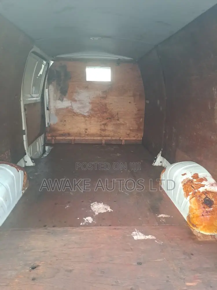 Toyota HiAce 1999 Brown