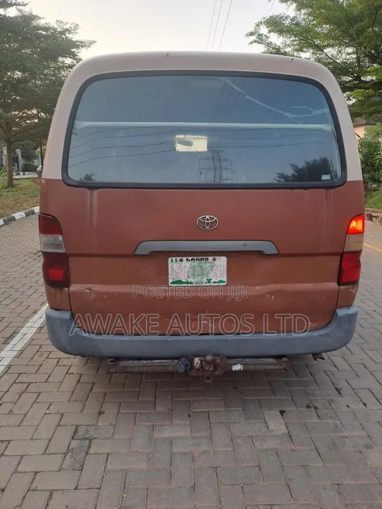 Toyota HiAce 1999 Brown