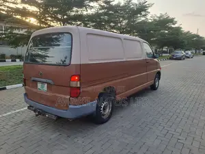 Toyota HiAce 1999 Brown