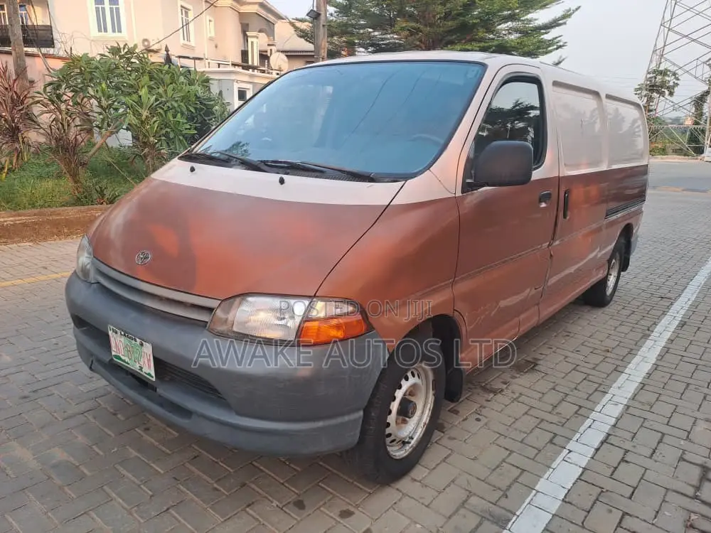 Toyota HiAce 1999 Brown