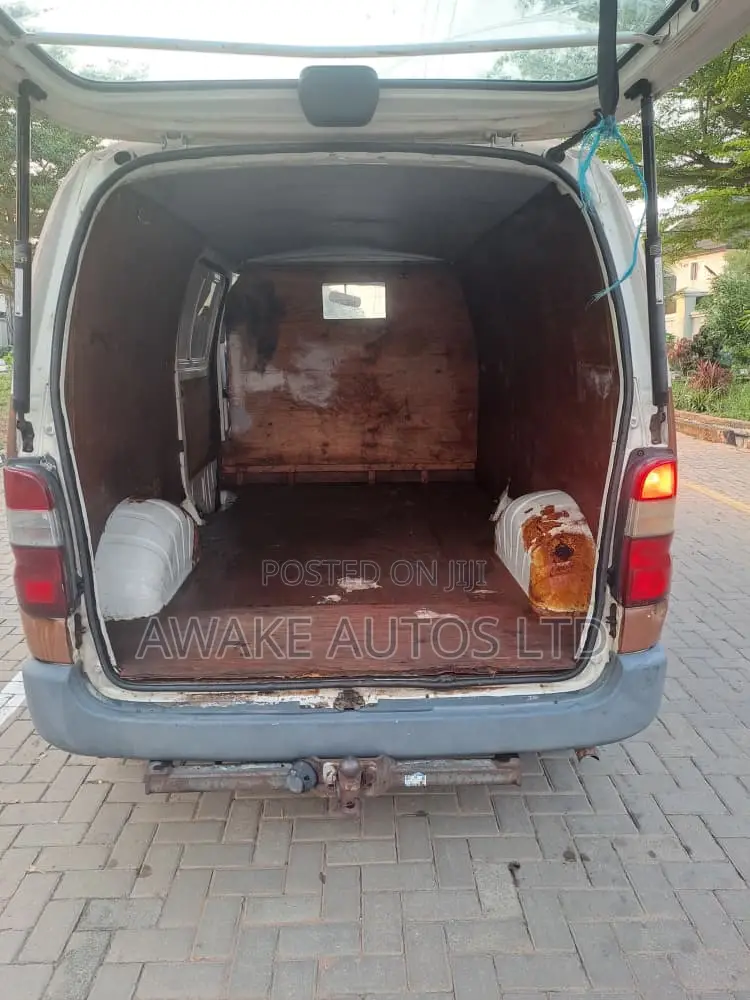 Toyota HiAce 1999 Brown