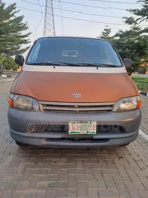 Toyota HiAce 1999 Brown