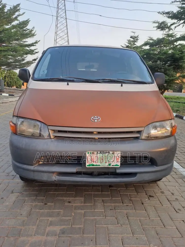 Toyota HiAce 1999 Brown