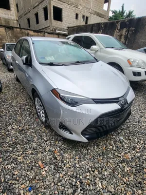 Toyota Corolla LE (1.8L 4cyl 2A) 2018 Silver