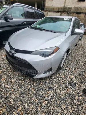 Toyota Corolla LE (1.8L 4cyl 2A) 2018 Silver