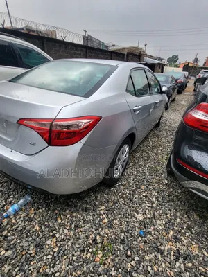 Toyota Corolla LE (1.8L 4cyl 2A) 2018 Silver