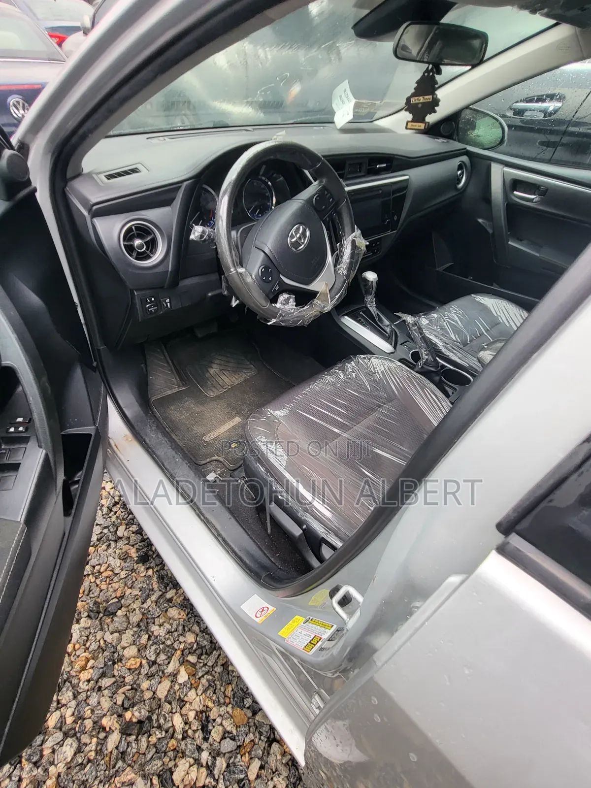 Toyota Corolla LE (1.8L 4cyl 2A) 2018 Silver