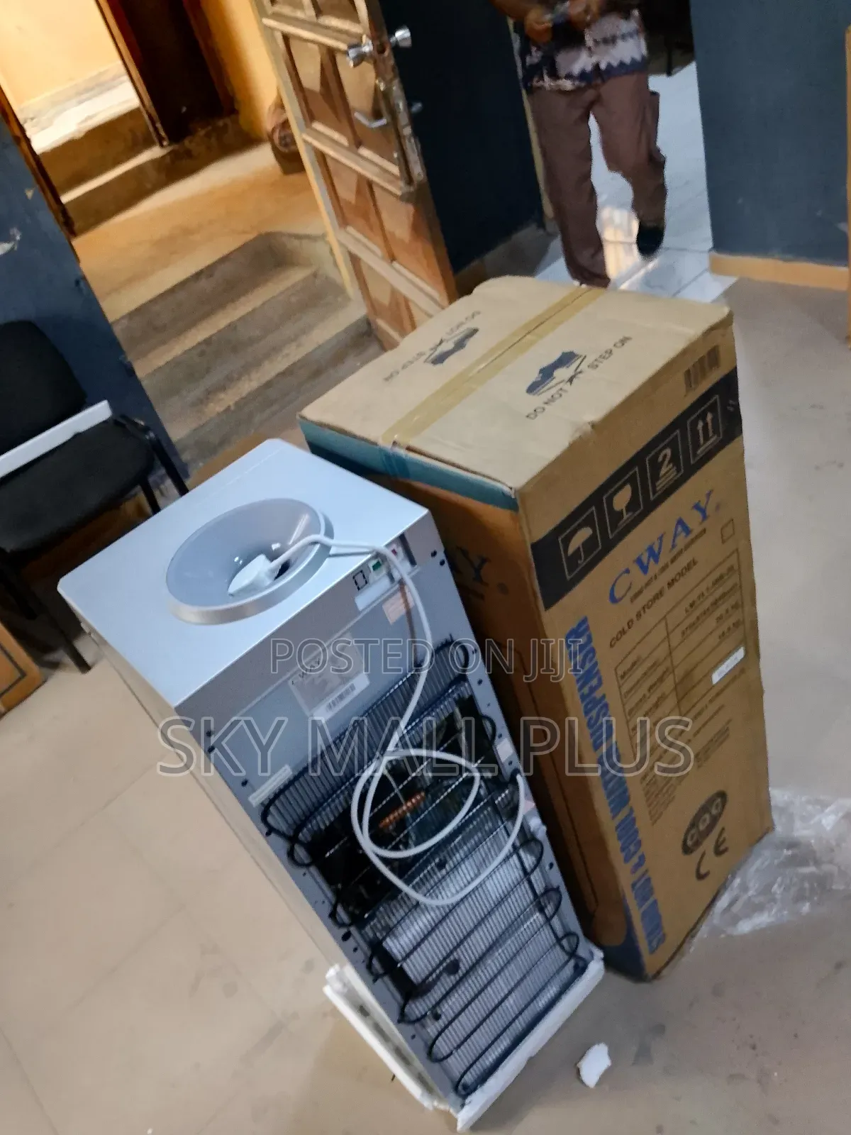 Cway Standing Dispenser With Chilled Storage