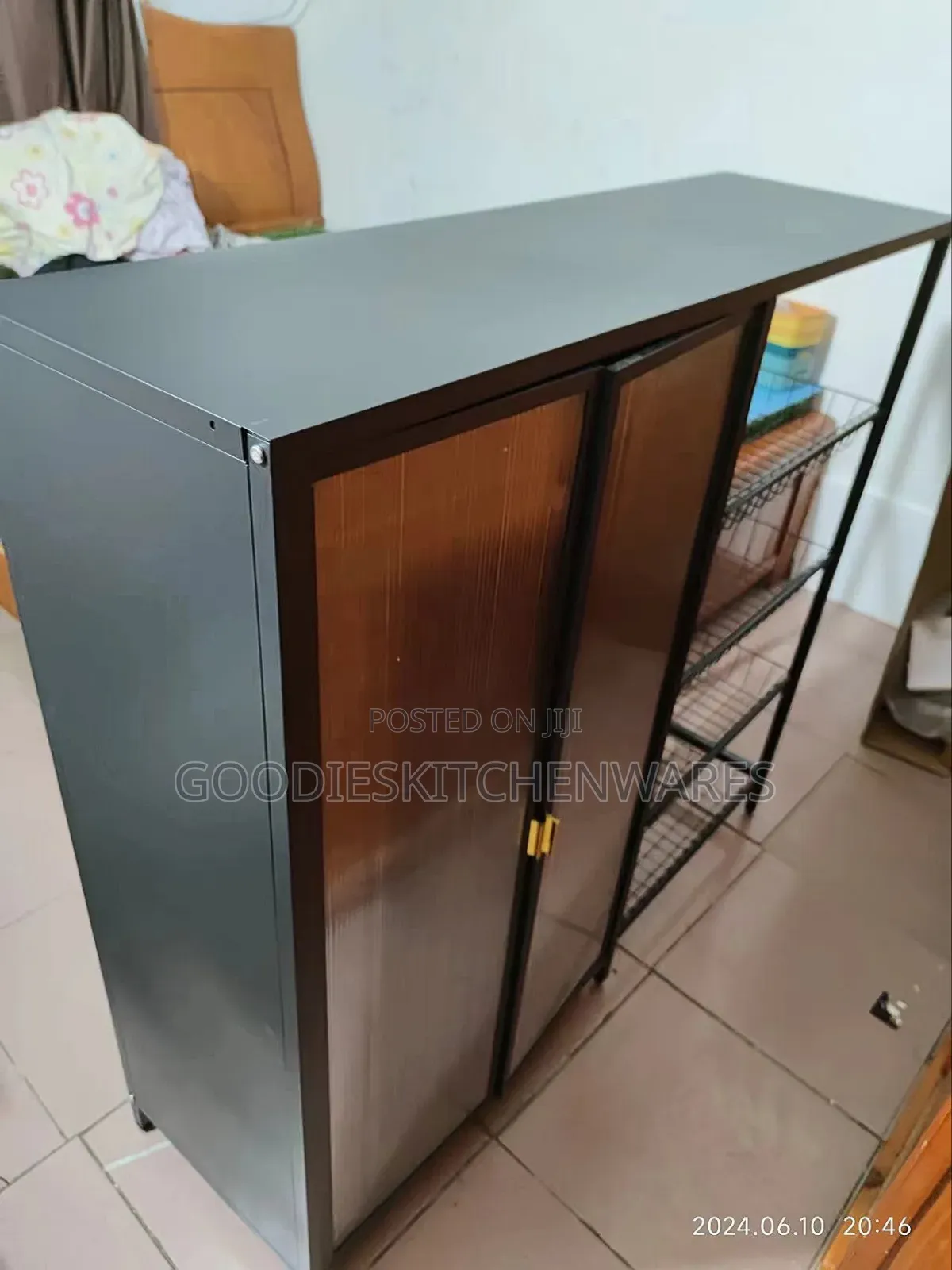 Multifunctional Kitchen Rack With Cover and Wheel