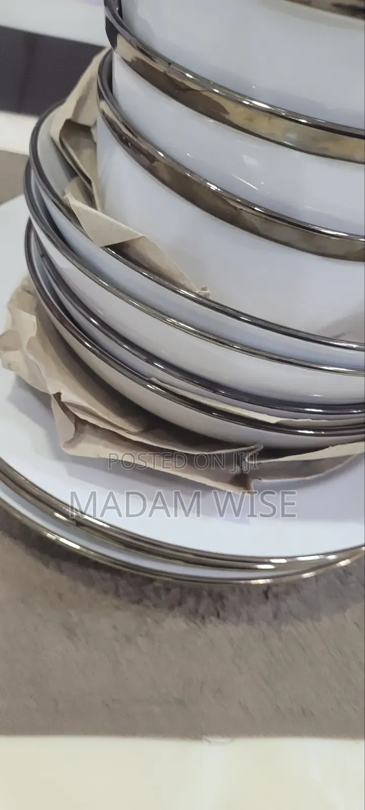 Dish . High Quality (Ceramic )