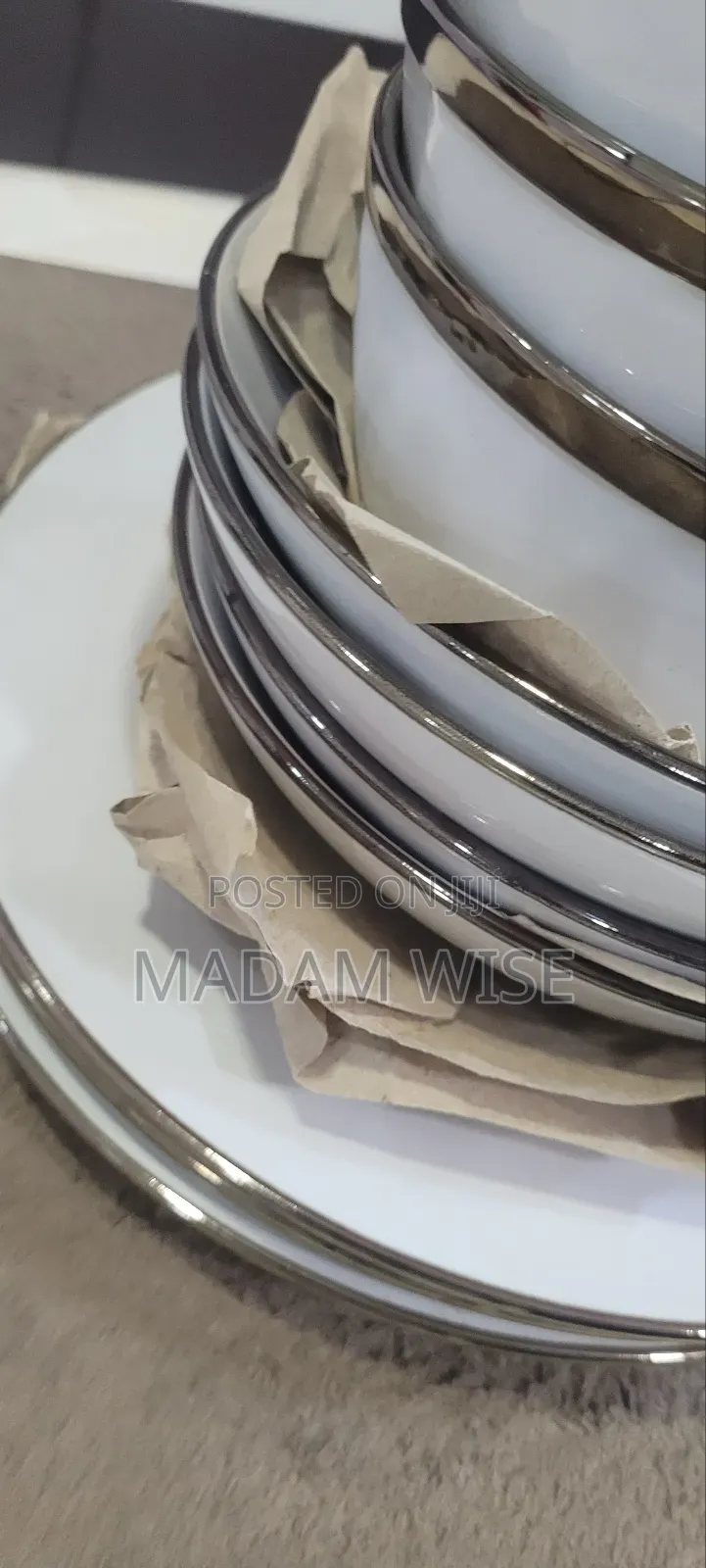 Dish . High Quality (Ceramic )