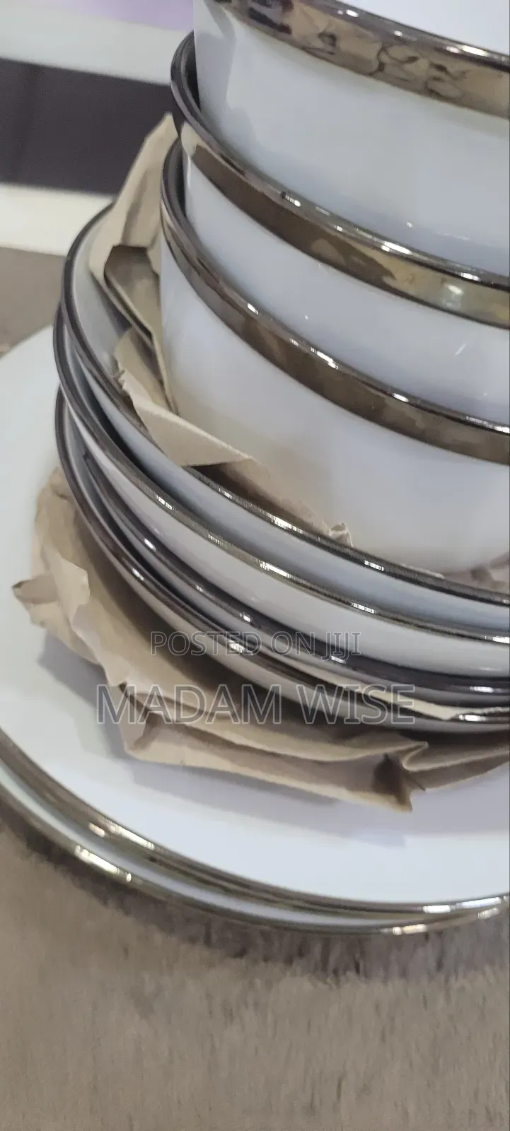 Dish . High Quality (Ceramic )