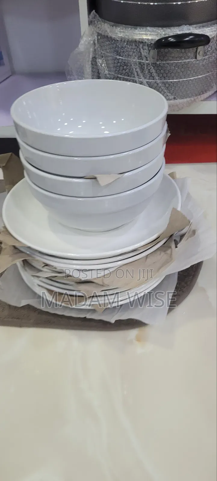 Dish . Quality Dinnerware Set . (Ceramic)