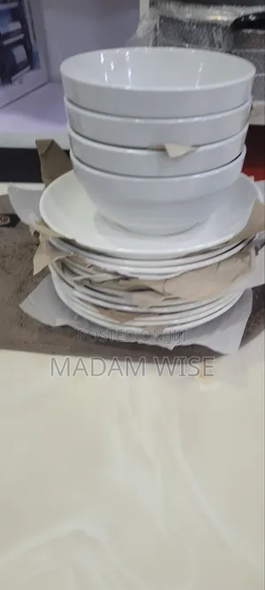 Dish . Quality Dinnerware Set . (Ceramic)