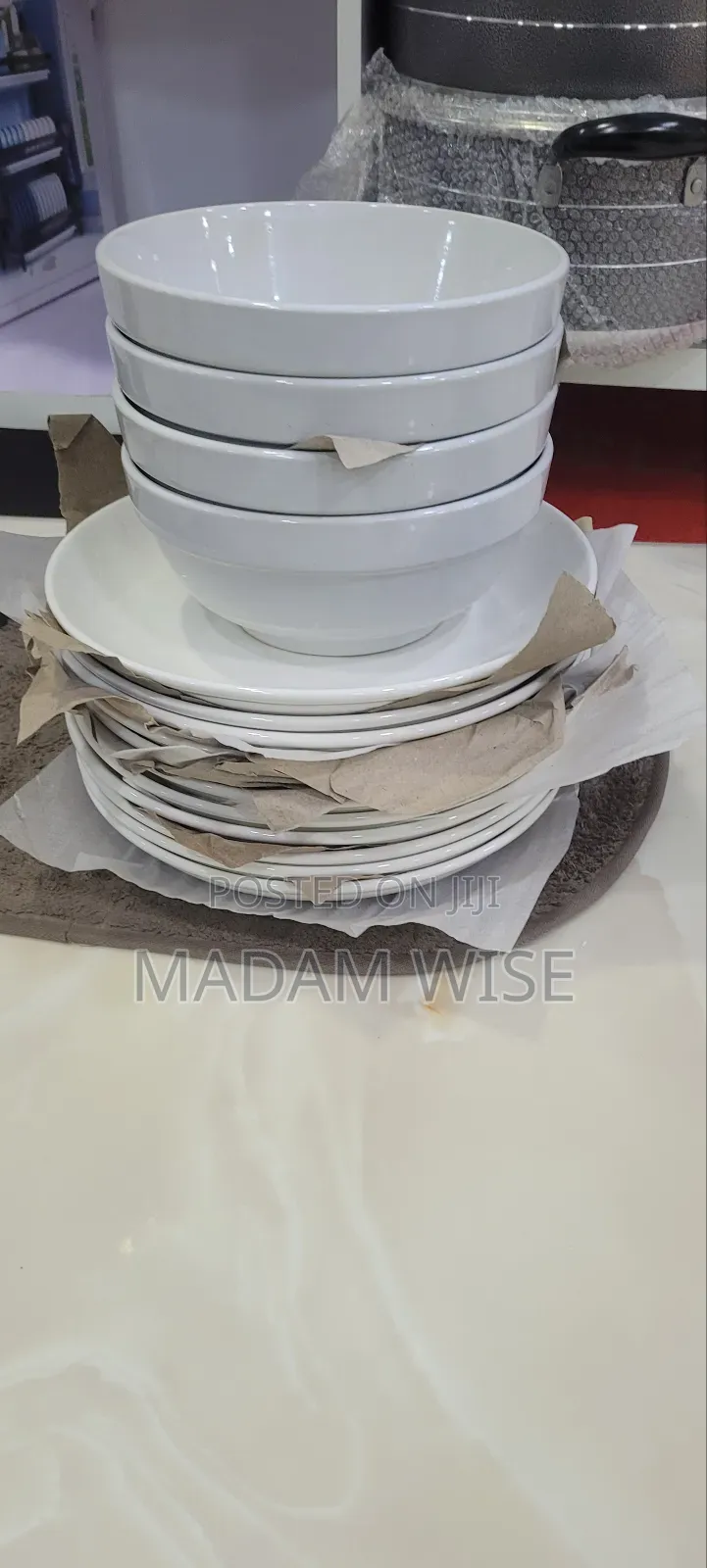 Dish . Quality Dinnerware Set . (Ceramic)