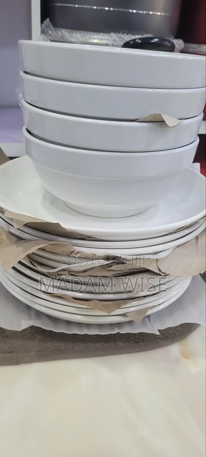Dish . Quality Dinnerware Set . (Ceramic)